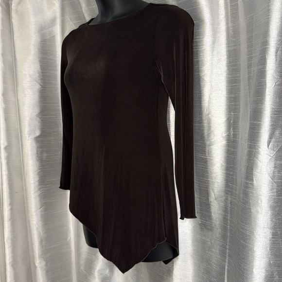 Chico’s Travelers Lauder NWT Women’s 0 US S Fudge Brown Stretch Asymmetrical Top - Picture 2 of 7